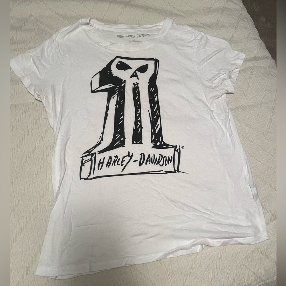 Harley-Davidson White Tee with Bold Black Graphic